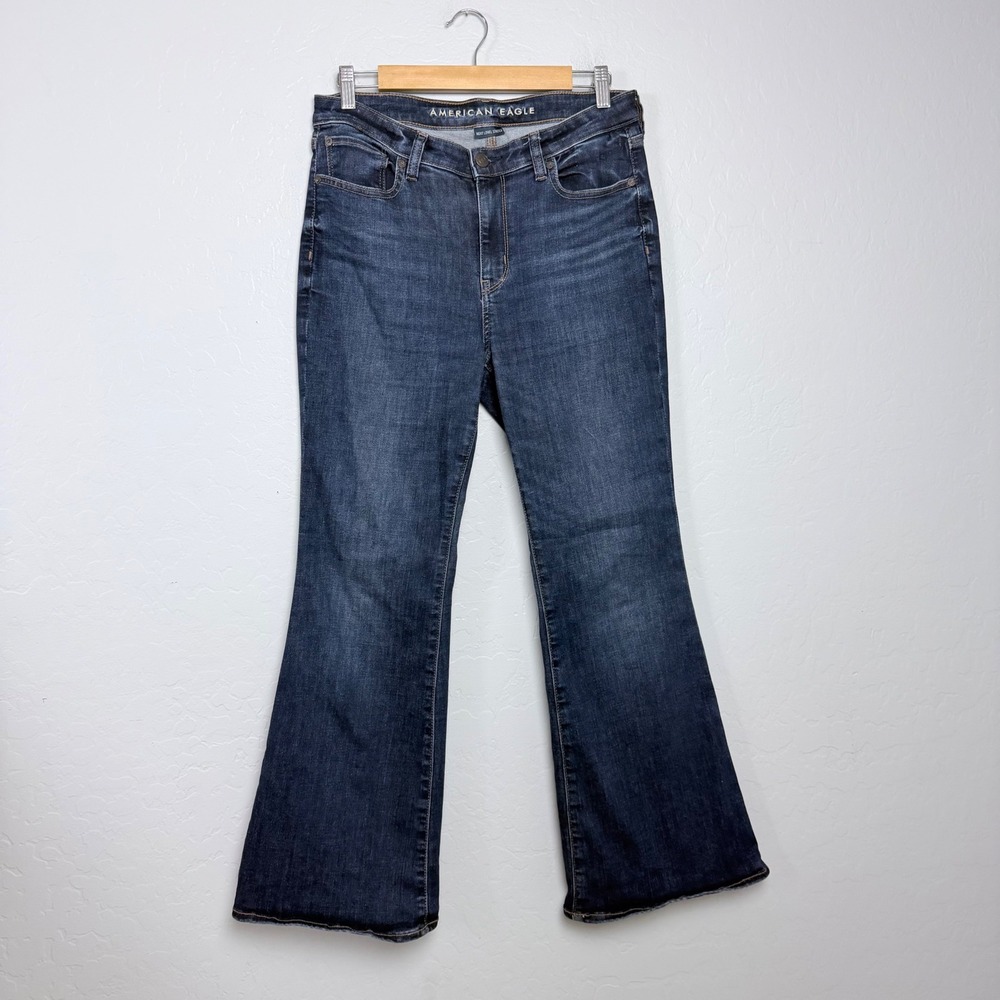 American Eagle Super High-Rise Flare Jeans Dark Wash Next Level Stretch 8 Short